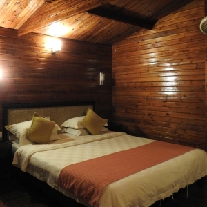 Wood Cabin – River View Wood Cabin – River View