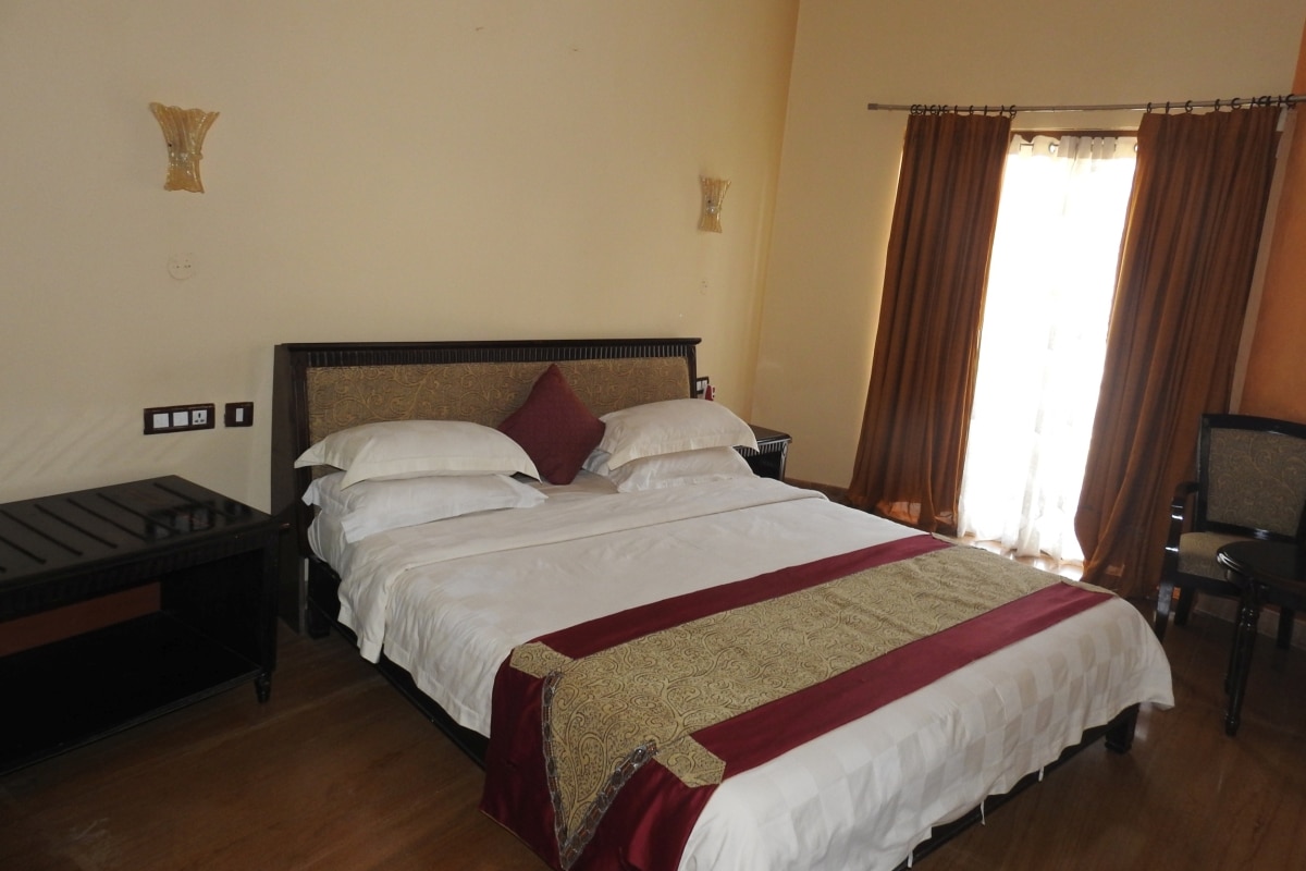 luxury-room-lake-view