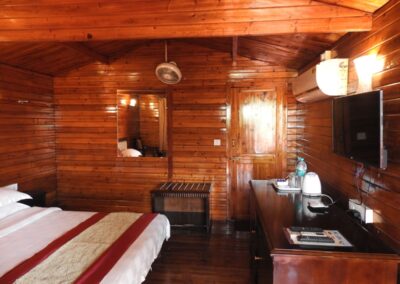 Deluxe Wood Cabins - Lake View