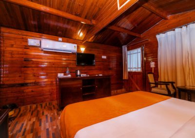 Wood Cabin – River View